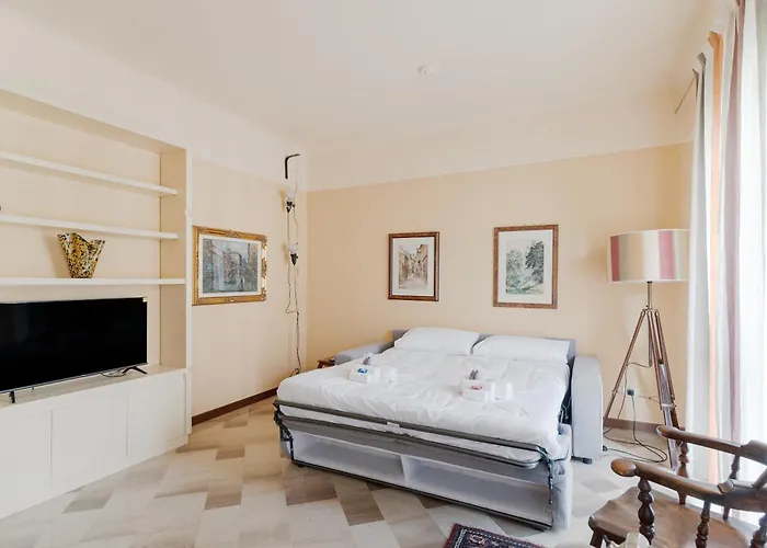 Pagano - Salutati - Ampio E Luminoso Trilocale Apartmán *